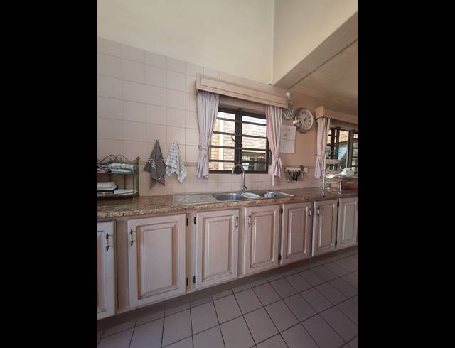 5 BEDROOM HOUSE FOR SALE IN VANDERBIJLPARK SE 3